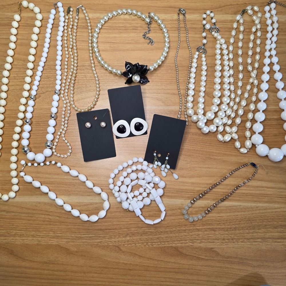 18 Piece Fashion Jewelry Lot Feaux‎ Pearl Beads Necklaces Earrings Bracelets